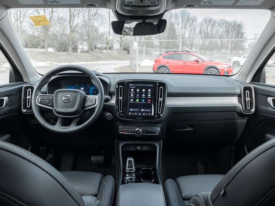 2025 Volvo XC40 B5 AWD PLUS Dark Theme CPO FIN RATE 4%* (84M)-25