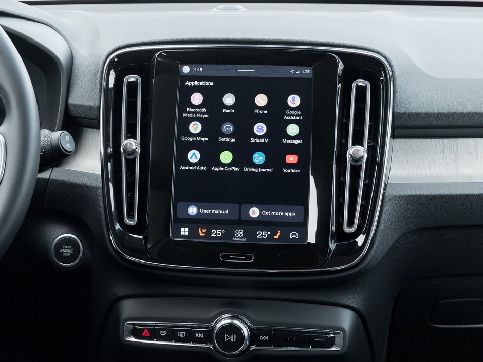 2025 Volvo XC40 B5 AWD PLUS Dark Theme CPO FIN RATE 4%* (84M)-26