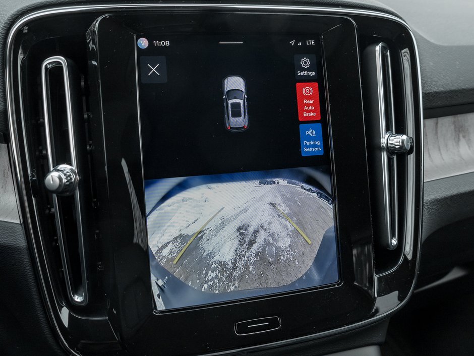 2025 Volvo XC40 B5 AWD Core Bright Theme  NONE DAILY RENTAL  CPO-12