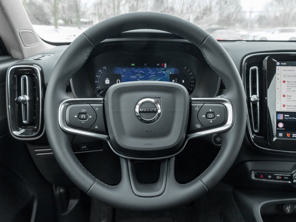 2025 Volvo XC40 B5 AWD Core Bright Theme  NONE DAILY RENTAL  CPO-7