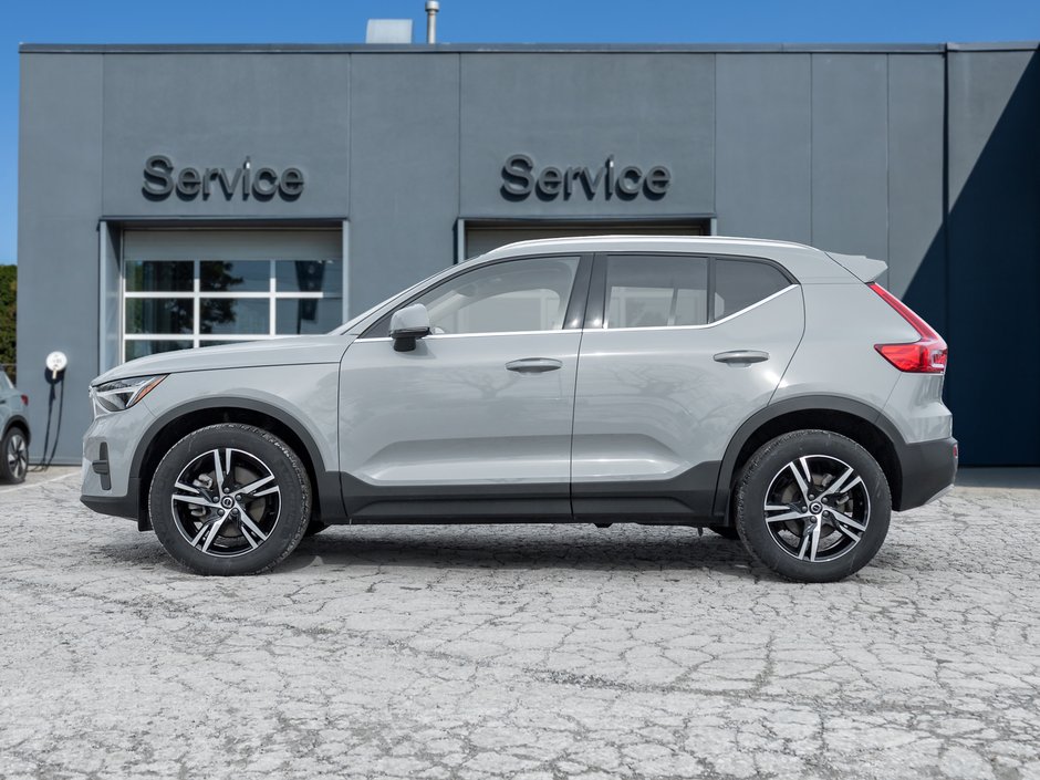 2025 Volvo XC40 B5 AWD Core Bright Theme  NONE DAILY RENTAL  CPO-2