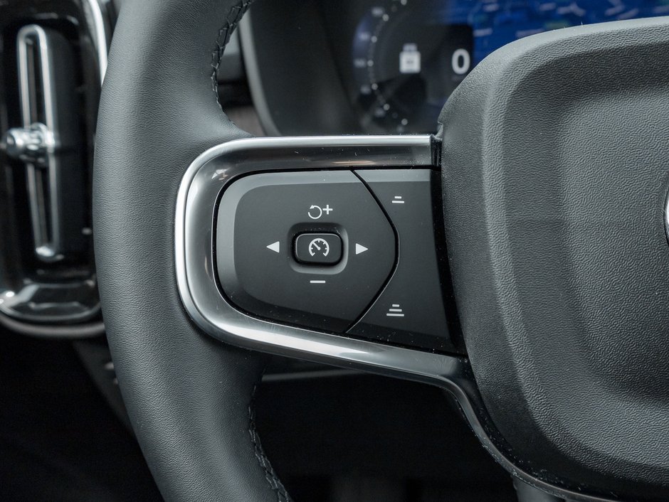 2025 Volvo XC40 B5 AWD Core Bright Theme  NONE DAILY RENTAL  CPO-10