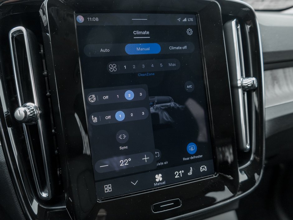 2025 Volvo XC40 B5 AWD Core Bright Theme  NONE DAILY RENTAL  CPO-19