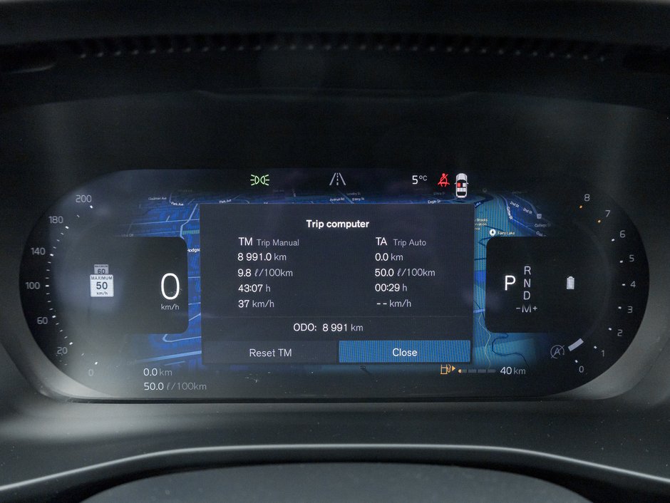 2025 Volvo XC40 B5 AWD Core Bright Theme  NONE DAILY RENTAL  CPO-8