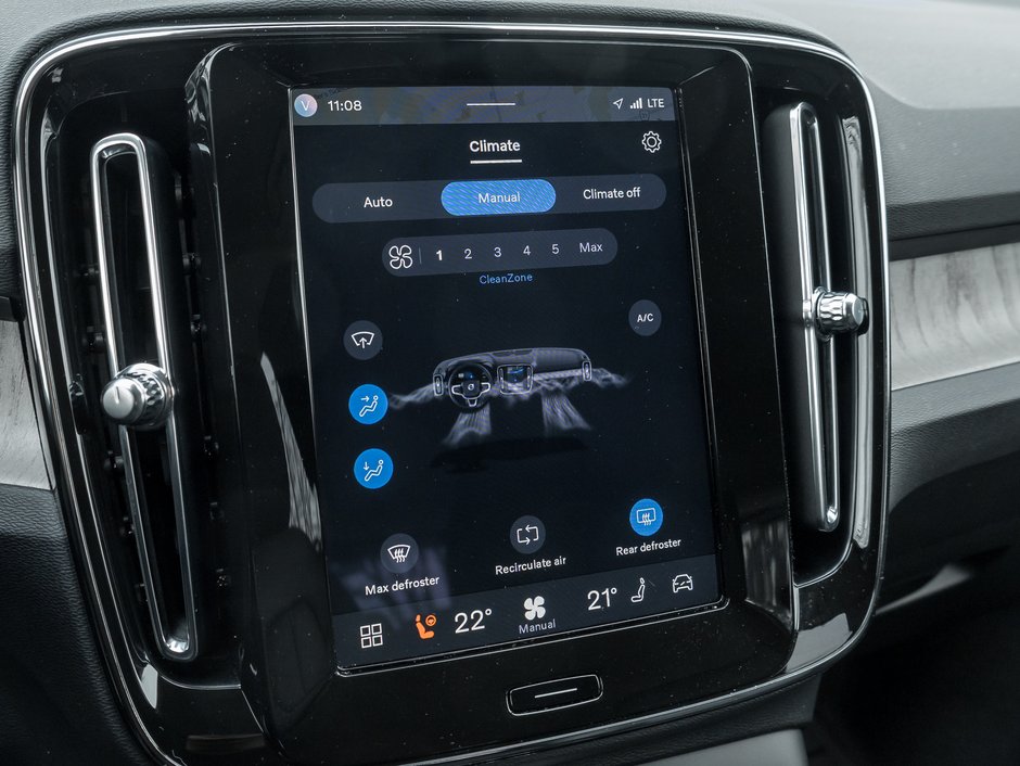 2025 Volvo XC40 B5 AWD Core Bright Theme  NONE DAILY RENTAL  CPO-18