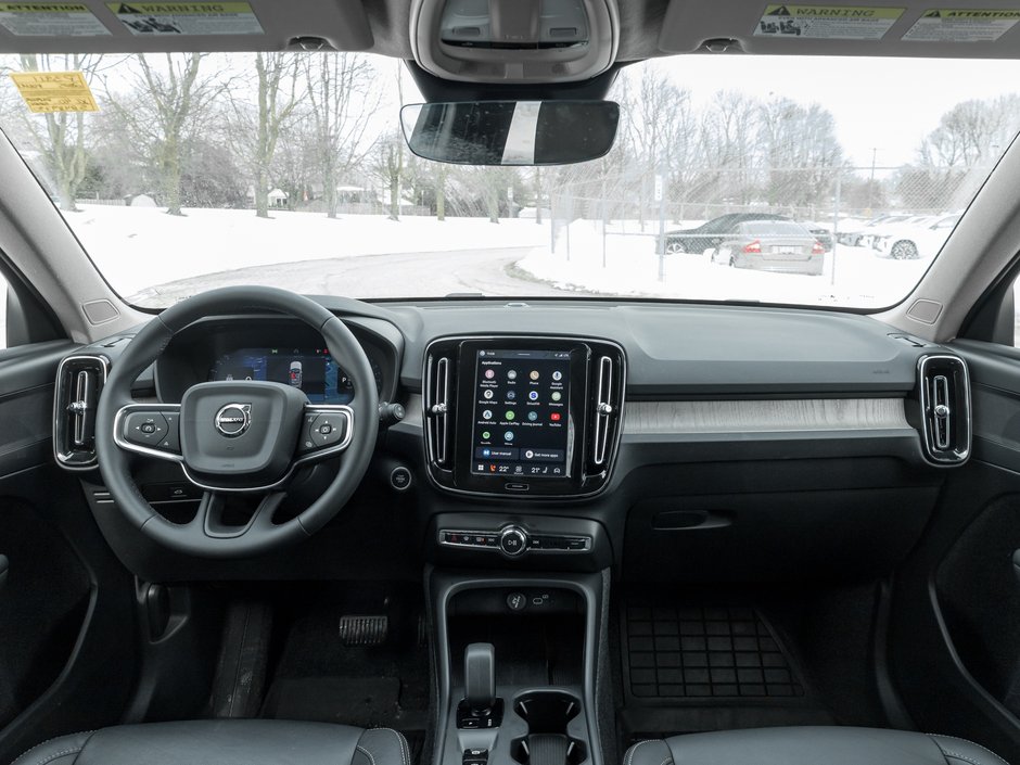 2025 Volvo XC40 B5 AWD Core Bright Theme  NONE DAILY RENTAL  CPO-23