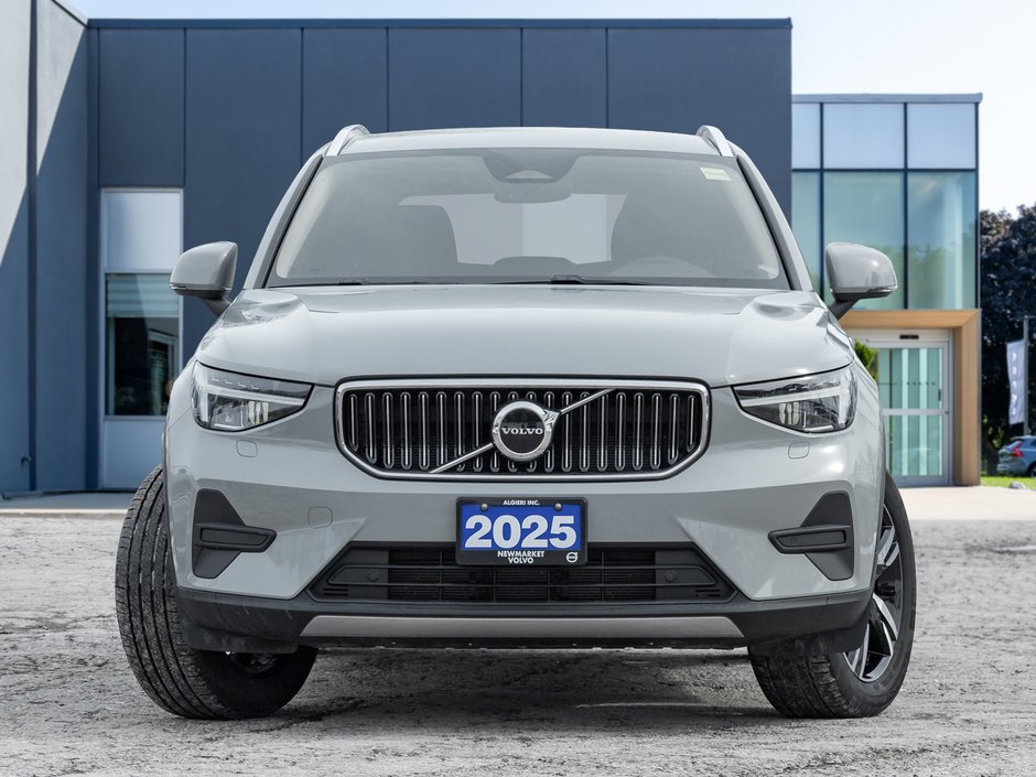 2025 Volvo XC40 B5 AWD Core Bright Theme  NONE DAILY RENTAL  CPO-1