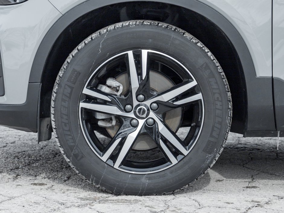 2025 Volvo XC40 B5 AWD Core Bright Theme  NONE DAILY RENTAL  CPO-3