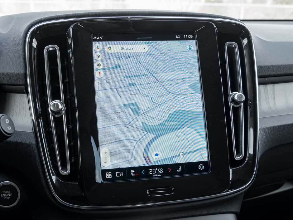 Volvo XC40 B5 AWD Core Bright Theme  CPO FIN RATE  3.49%-4%* 2025-10