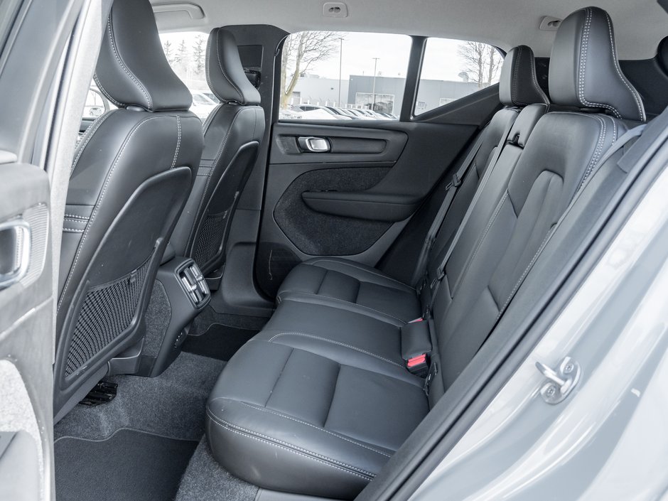 Volvo XC40 B5 AWD Core Bright Theme  CPO FIN RATE  3.49%-4%* 2025-20