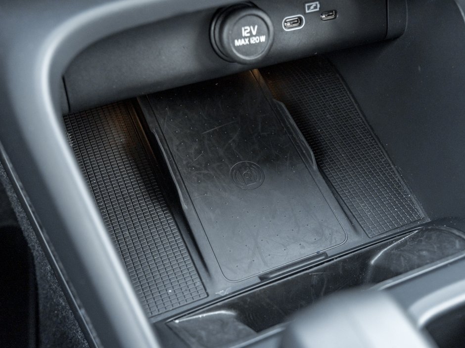 Volvo XC40 B5 AWD Core Bright Theme  CPO FIN RATE  3.49%-4%* 2025-15