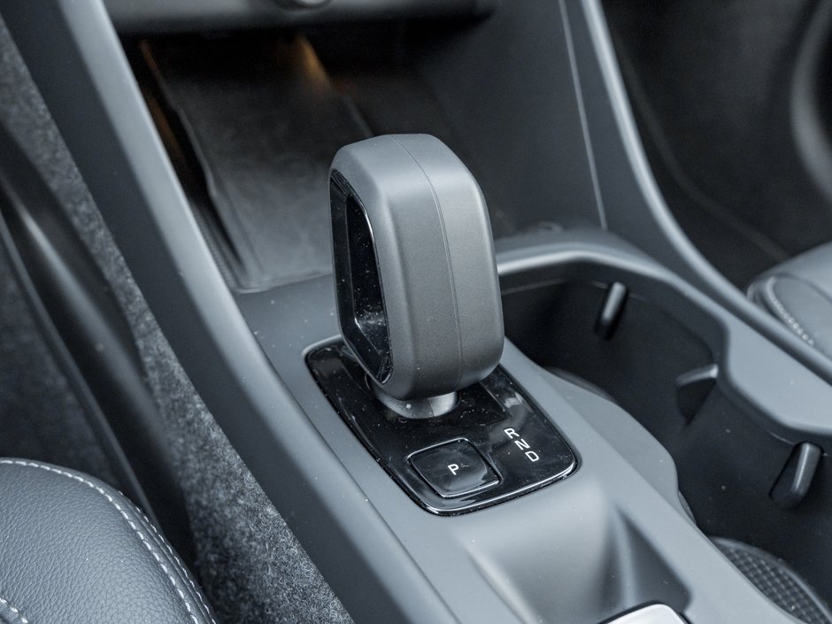 Volvo XC40 B5 AWD Core Bright Theme  CPO FIN RATE  3.49%-4%* 2025-14