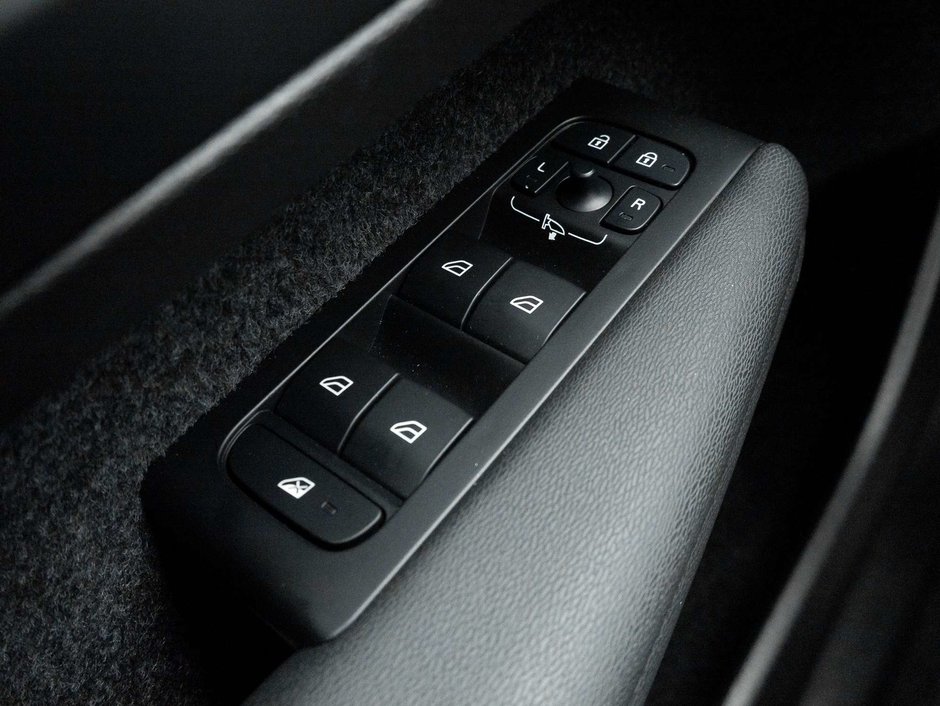 2025 Volvo XC40 B5 AWD  CPO FINANCE RATE 2.99%* (UP TO 84 MONTH)-13
