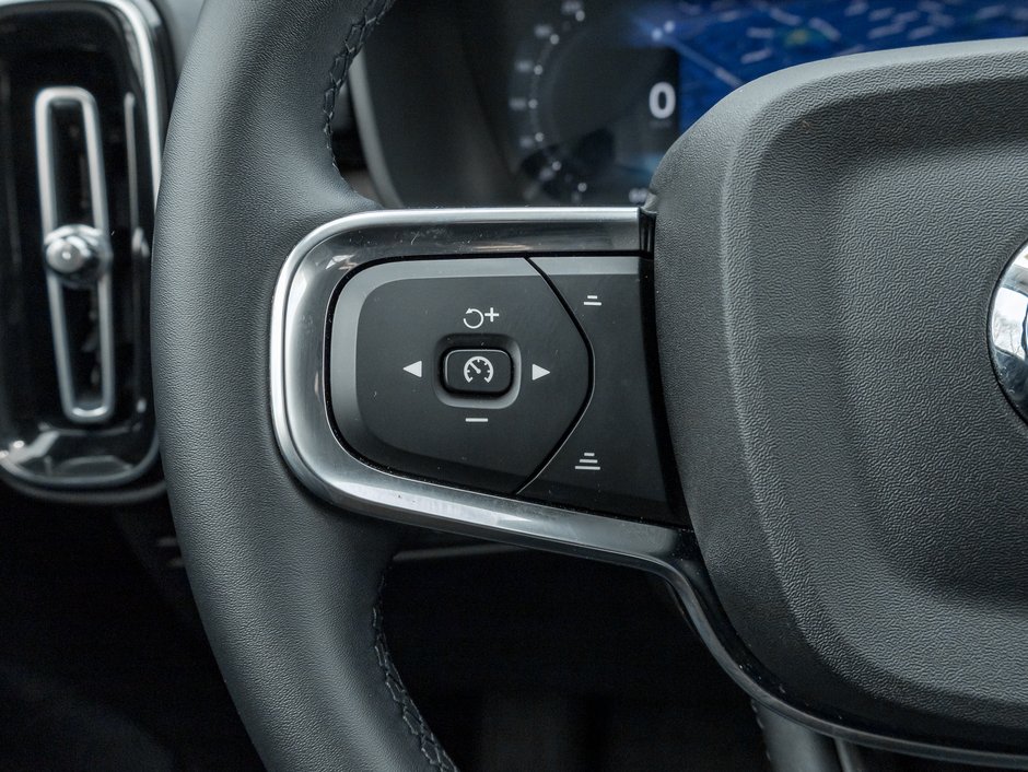 2025 Volvo XC40 B5 AWD  CPO FINANCE RATE 3.49%*(24M)-4%*(48M)-10