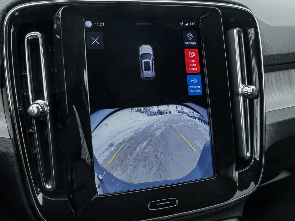 2025 Volvo XC40 B5 AWD  CPO FINANCE RATE 3.49%*(24M)-4%*(48M)-12