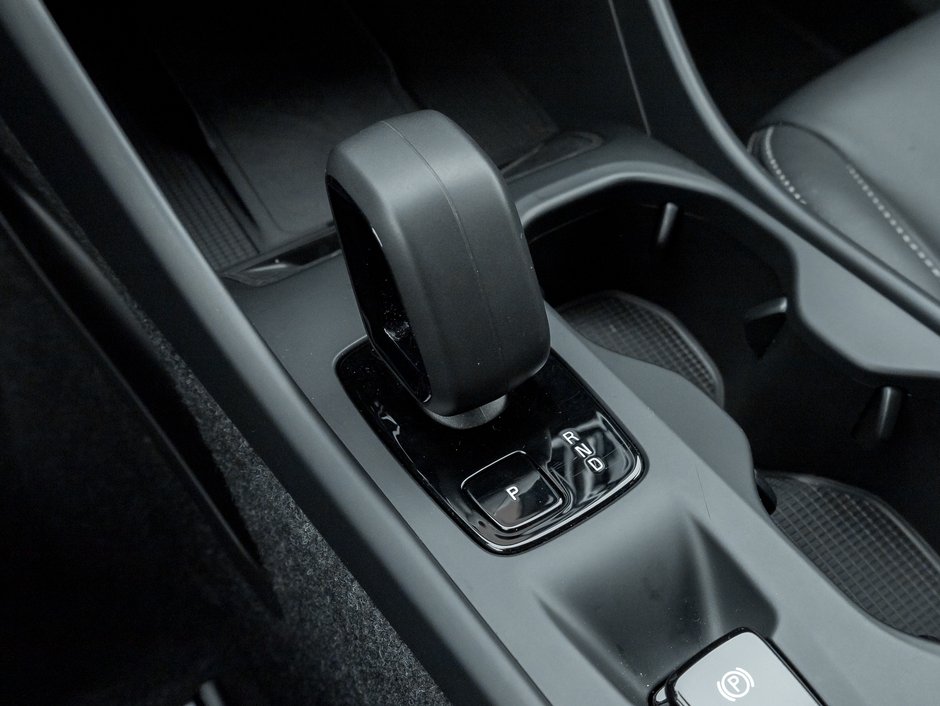 2025 Volvo XC40 B5 AWD  CPO FINANCE RATE 3.49%*(24M)-4%*(48M)-15