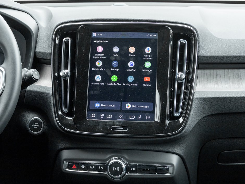 2025 Volvo XC40 B5 AWD  CPO FINANCE RATE 2.99%* (UP TO 84 MONTH)-24