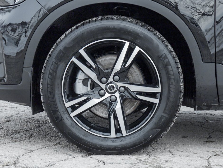 2025 Volvo XC40 B5 AWD  CPO FINANCE RATE 3.49%*(24M)-4%*(48M)-3