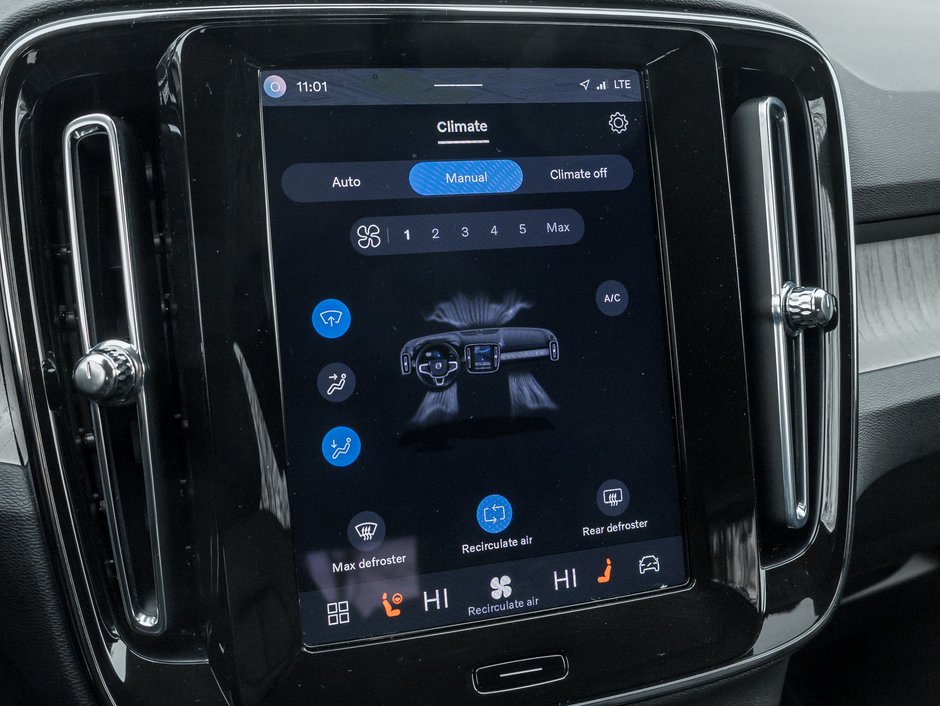 2025 Volvo XC40 B5 AWD  CPO FINANCE RATE 3.49%*(24M)-4%*(48M)-18