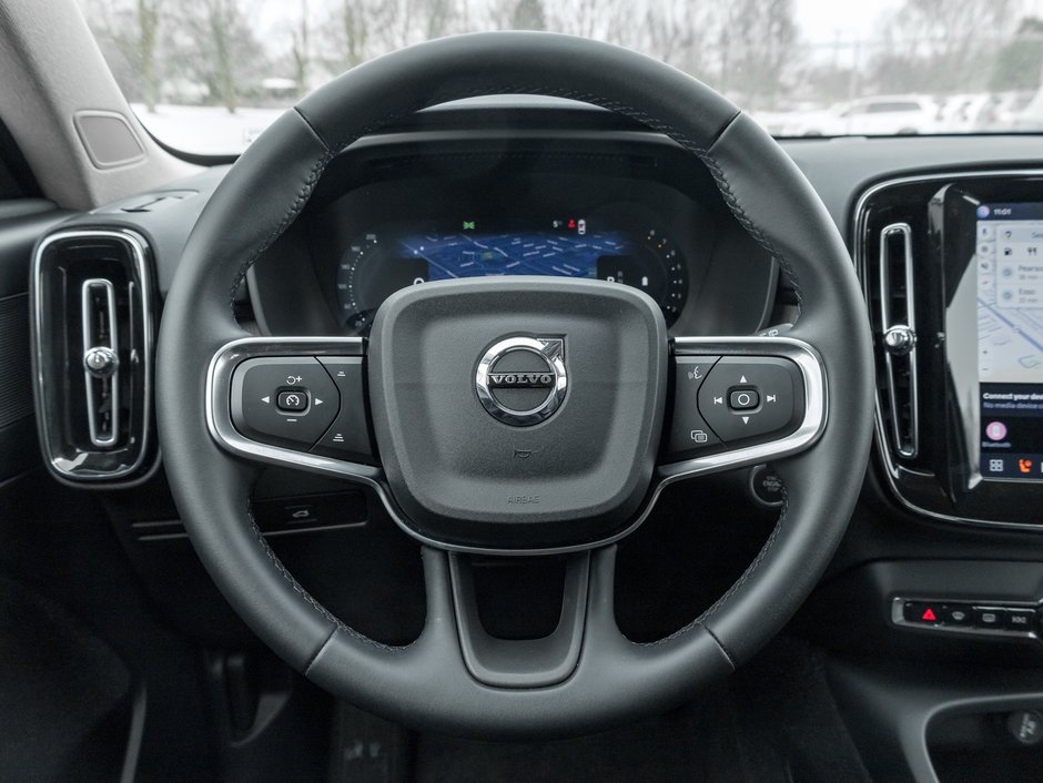 2025 Volvo XC40 B5 AWD  CPO FINANCE RATE 3.49%*(24M)-4%*(48M)-7