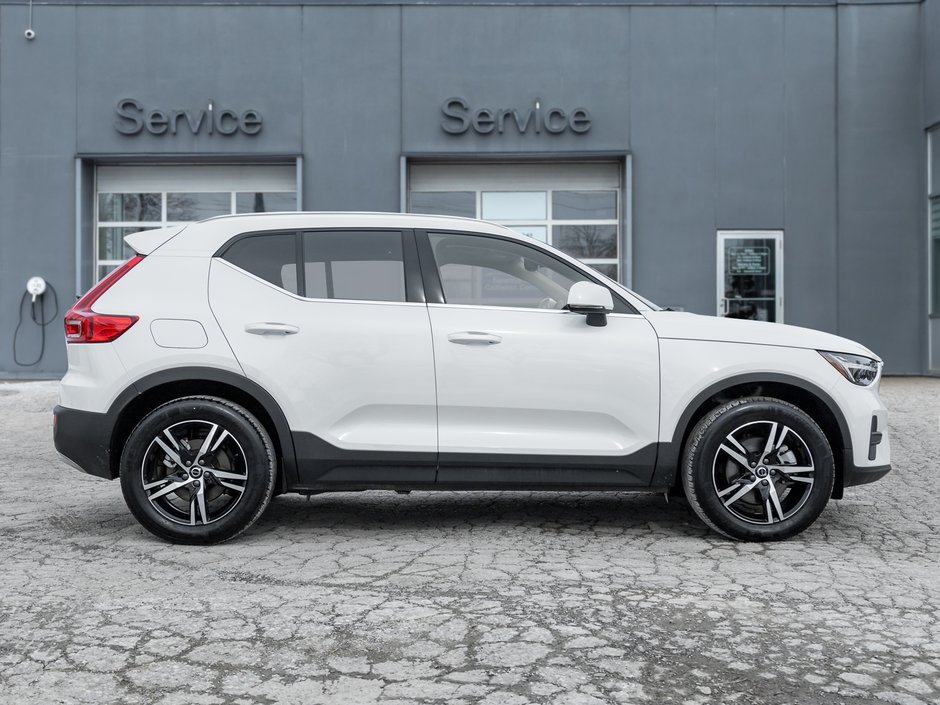 2025 Volvo XC40 B5 AWD Core Bright Theme  CPO FINANCE RATE 3.49%*-4