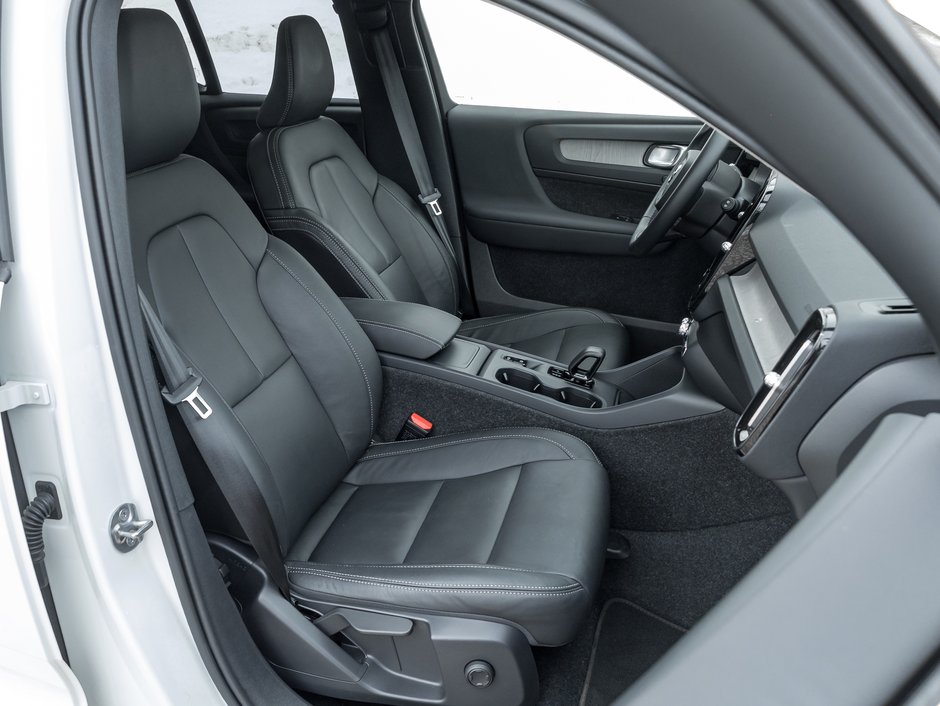 2025 Volvo XC40 B5 AWD Core Bright Theme  CPO FINANCE RATE 3.49%*-20