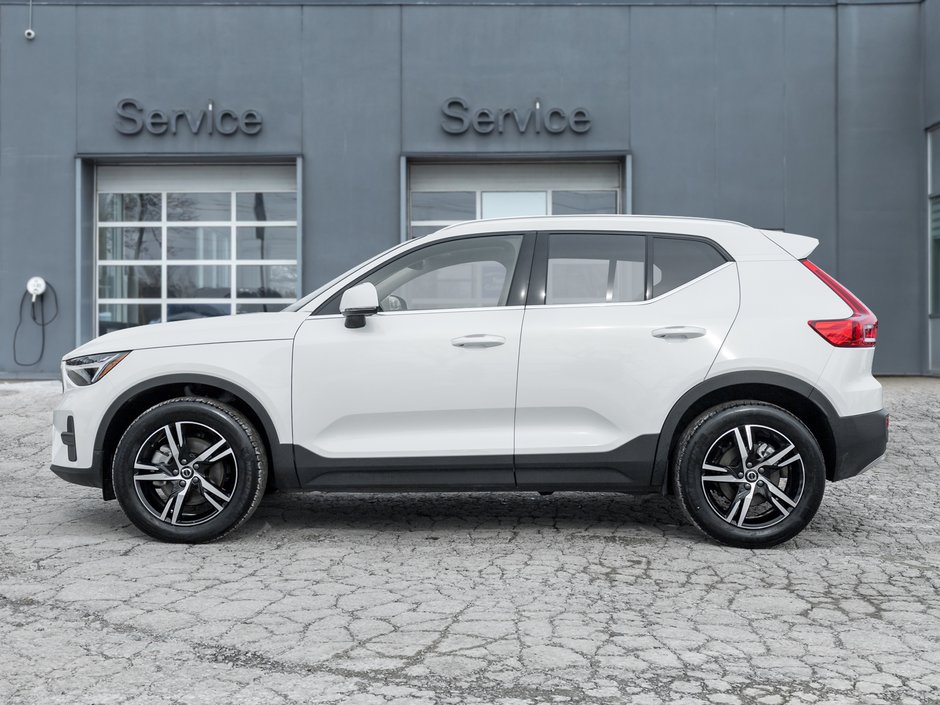 2025 Volvo XC40 B5 AWD Core Bright Theme  CPO FINANCE RATE 3.49%*-2