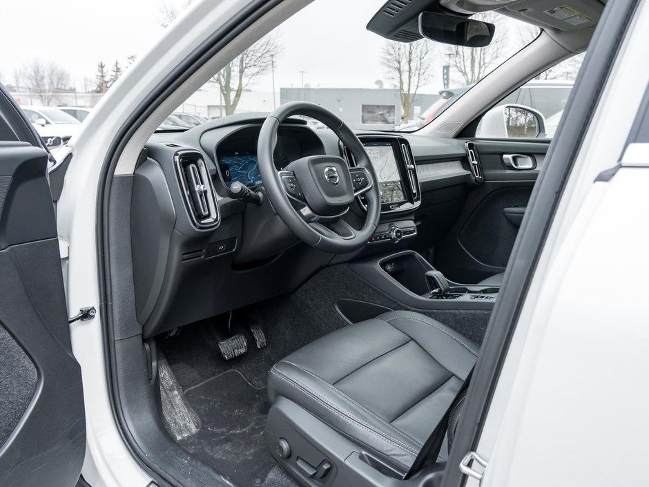 Volvo XC40 B5 AWD  CPO FINANCE RATE 3.49%*(24M)-4%*(48M) 2025-6