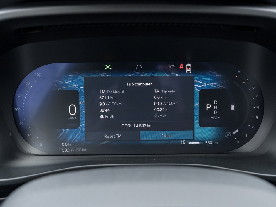 Volvo XC40 B5 AWD  CPO FINANCE RATE 3.49%*(24M)-4%*(48M) 2025-8