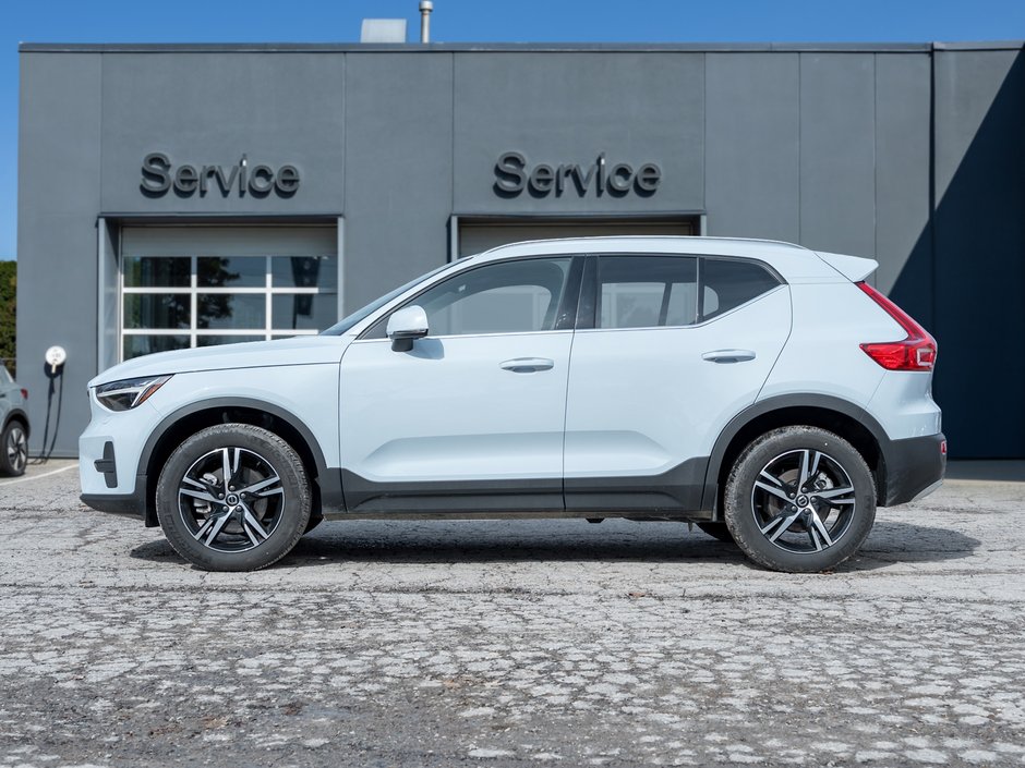 2025 Volvo XC40 B5 AWD Core  CPO RATE 3.49%* UP TO 84 MONTH-2