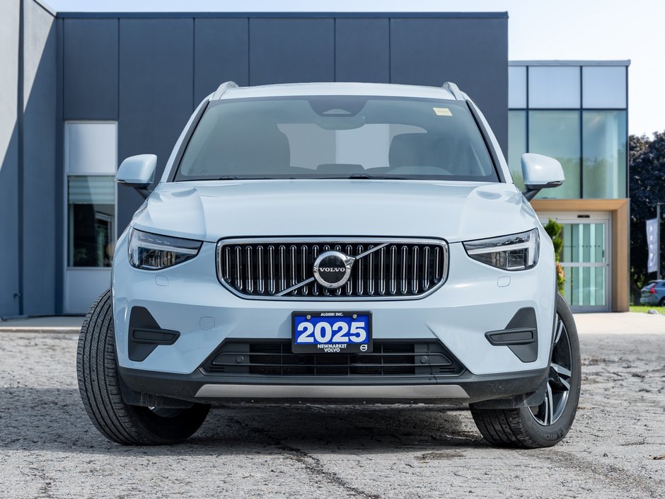 2025 Volvo XC40 B5 AWD Core  CPO RATE 3.49%* UP TO 84 MONTH-1