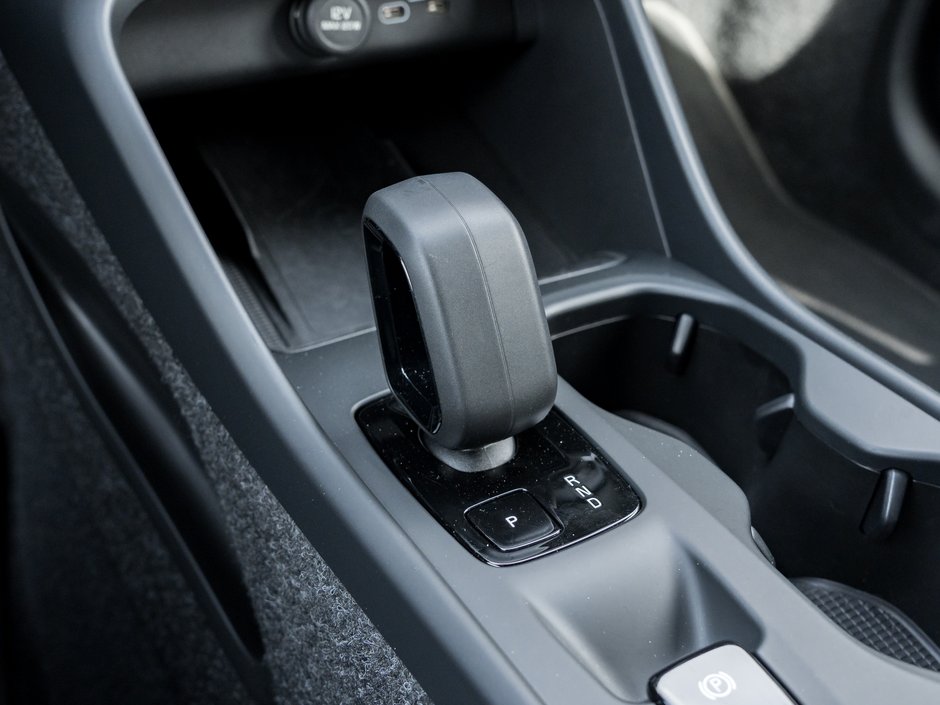 2025 Volvo XC40 B5 AWD Core  CPO FINANCE RATE 3.49%(24M)-4%*(84M)-14