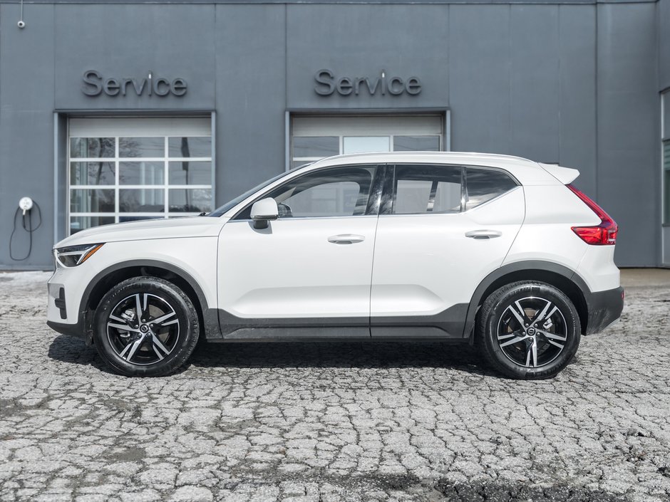 Volvo XC40 B5 AWD Core  CPO FINANCE RATE FROM 3.49%* 2025-2