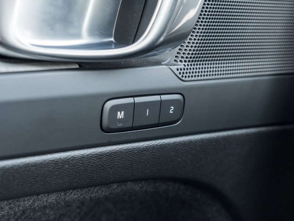 Volvo XC40 B5 AWD Core  CPO FINANCE RATE FROM 3.49%* 2025-13