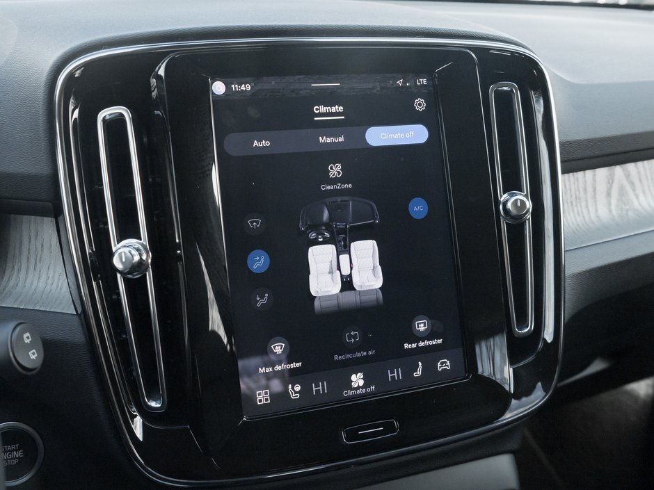 Volvo XC40 B5 AWD Core  CPO FINANCE RATE FROM 3.49%* 2025-18