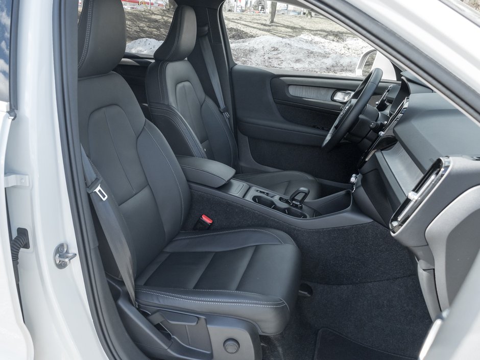 Volvo XC40 B5 AWD Core  CPO FINANCE RATE FROM 3.49%* 2025-20