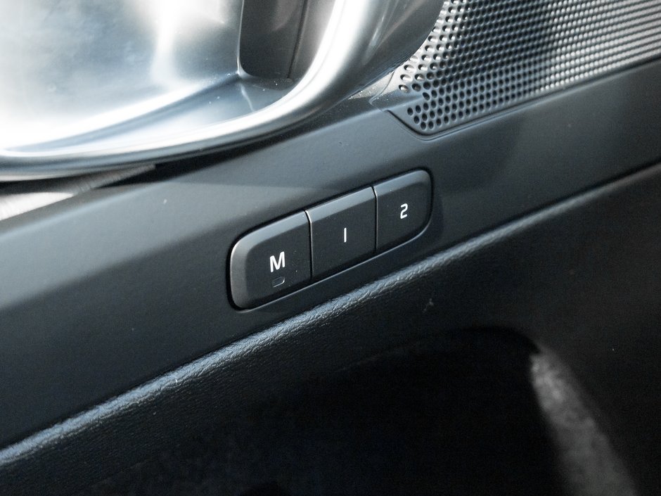 Volvo XC40 B5 AWD Core  CPO FINANCE RATE FROM 3.49%* 2025-14