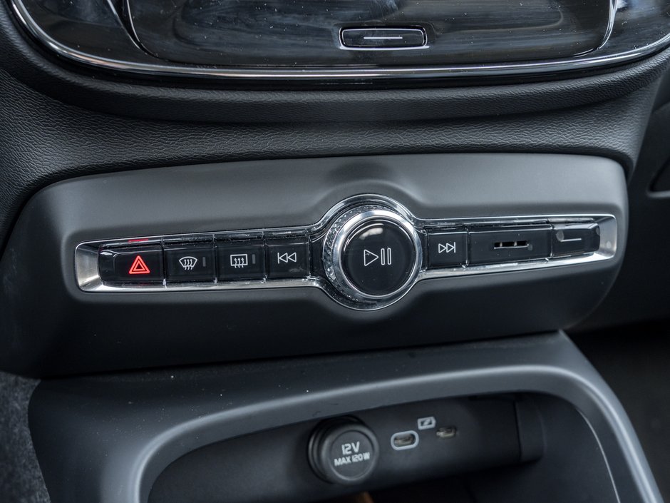 Volvo XC40 B5 AWD Core  CPO FINANCE RATE FROM 3.49%* 2025-16