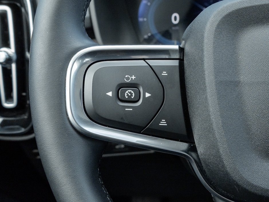 2025 Volvo XC40 B5 AWD  CPO FINANACE RATE 3.49%* UP TO 84 MONTH-9