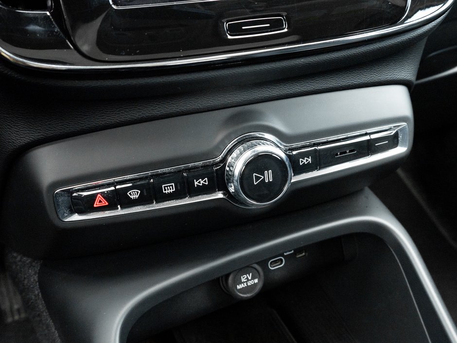 2025 Volvo XC40 B5 AWD  CPO FINANACE RATE 3.49%* UP TO 84 MONTH-16