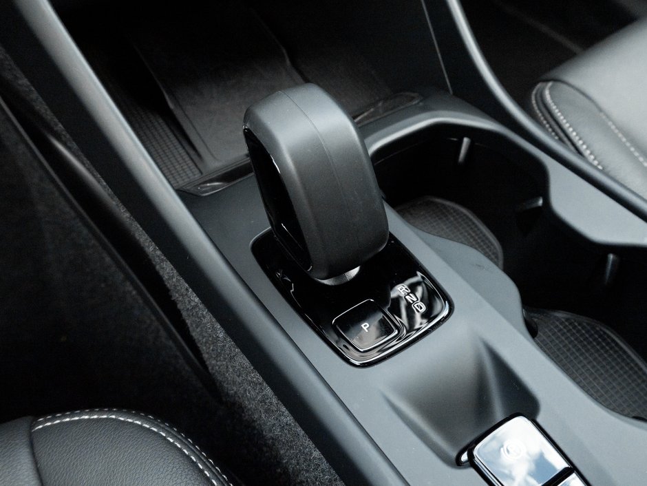 2025 Volvo XC40 B5 AWD  CPO FINANACE RATE 3.49%* UP TO 84 MONTH-14