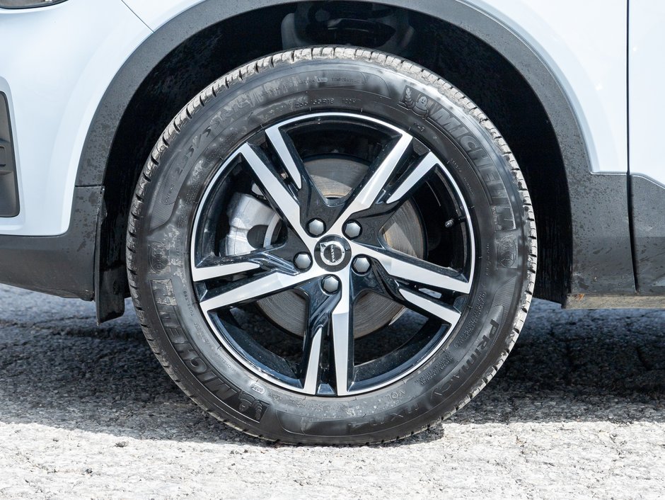 2025 Volvo XC40 B5 AWD  CPO FINANACE RATE 3.49%* UP TO 84 MONTH-3