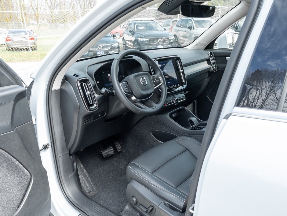 2025 Volvo XC40 B5 AWD  CPO FINANACE RATE 3.49%* UP TO 84 MONTH-6