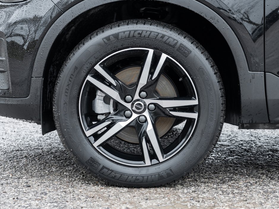 Volvo XC40 B5 AWD Core  CPOM RATE 3.49%* UP TO 84 MONTH 2025-3