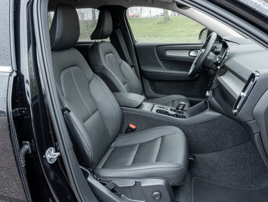 Volvo XC40 B5 AWD Core  CPOM RATE 3.49%* UP TO 84 MONTH 2025-19