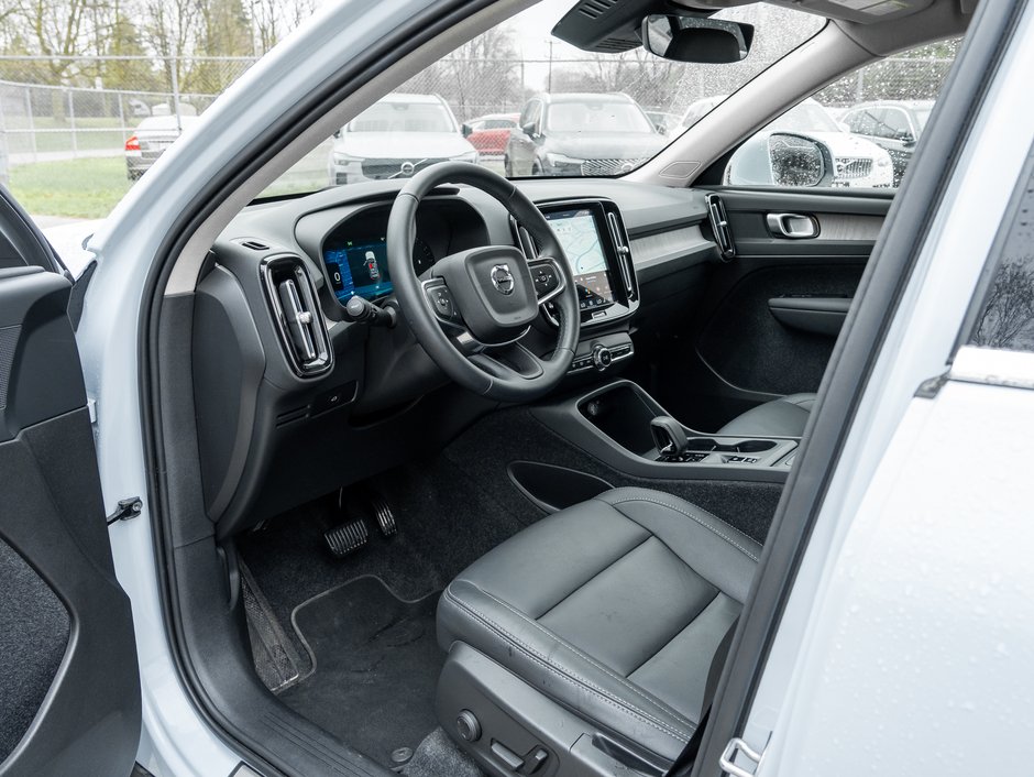 Volvo XC40 B5 AWD Core  CPO FIN RATE 3.49%*(84 MONTH) 2025-6