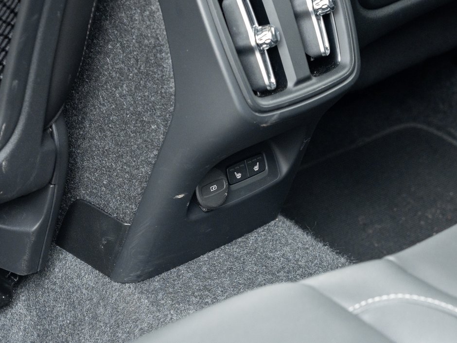 Volvo XC40 B5 AWD Core  CPO FIN RATE 3.49%*(84 MONTH) 2025-21