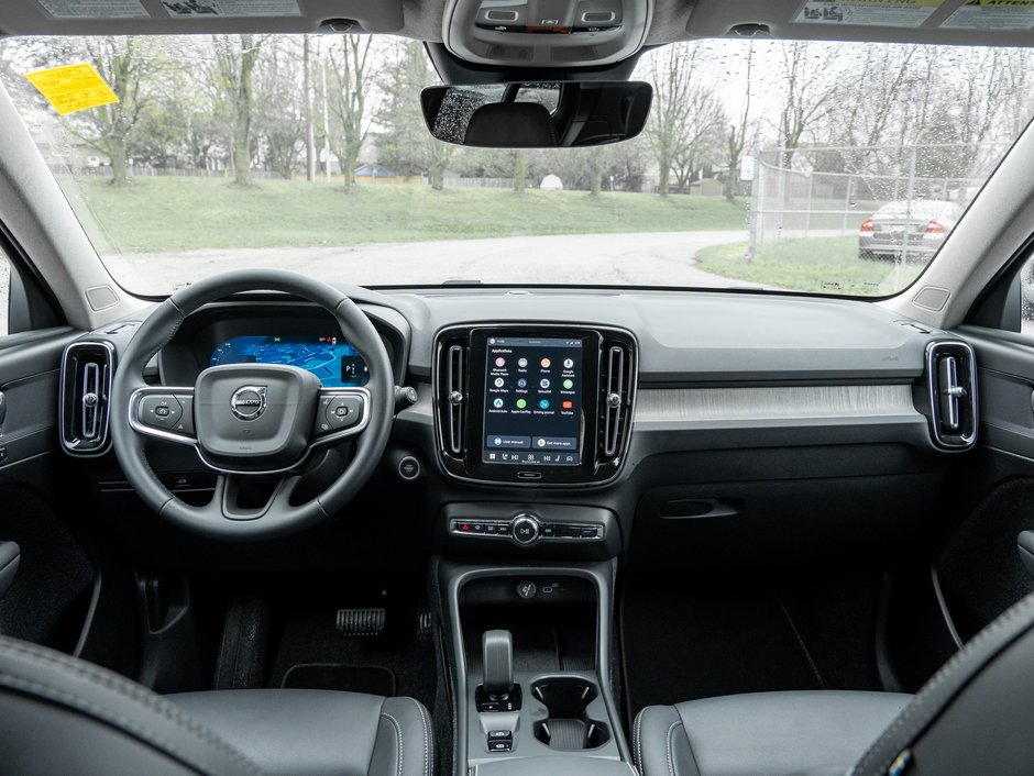 Volvo XC40 B5 AWD Core  CPO FIN RATE 3.49%*(84 MONTH) 2025-22
