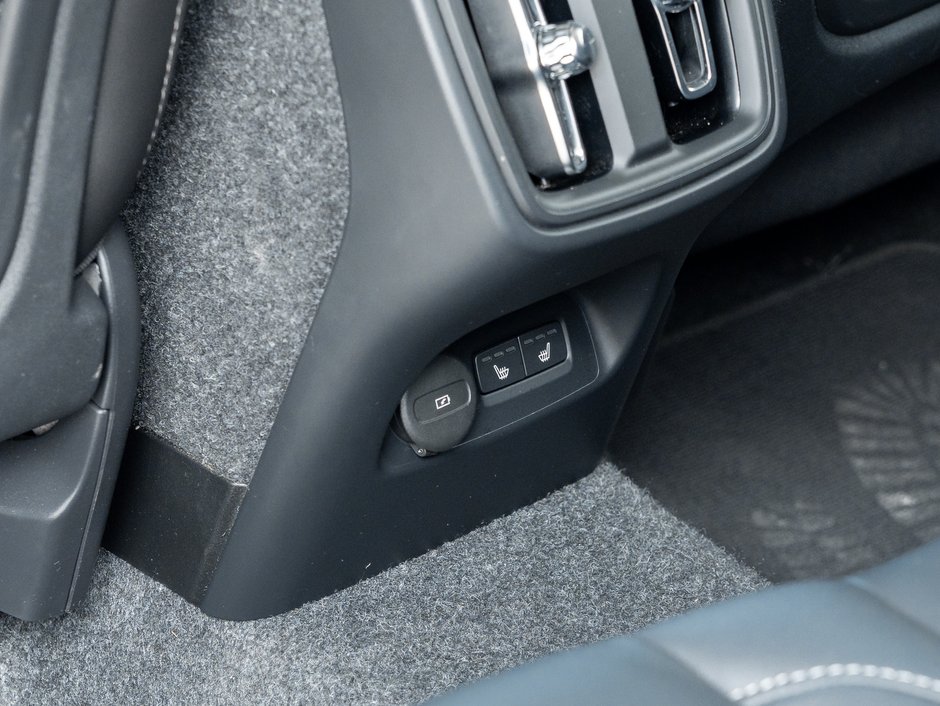 Volvo XC40 B5 AWD Core  CPO FINANCE RATE 3.49%* UPTO 84 MONTH 2025-21
