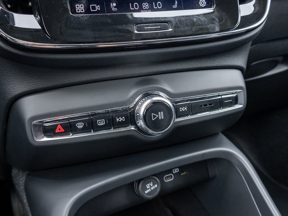 Volvo XC40 B5 AWD Core  CPO FINANCE RATE 3.49%* (84M) 2025-17